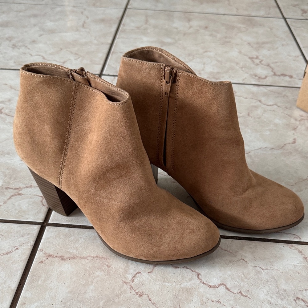 OLD NAVY Tan Ankle Boots